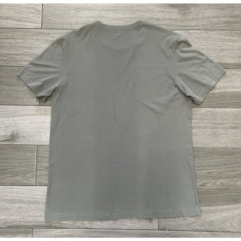 Kenneth Cole Gray tee  Does An Open Mind Let More In? Size XL Statement Shirt - Picture 2 of 3